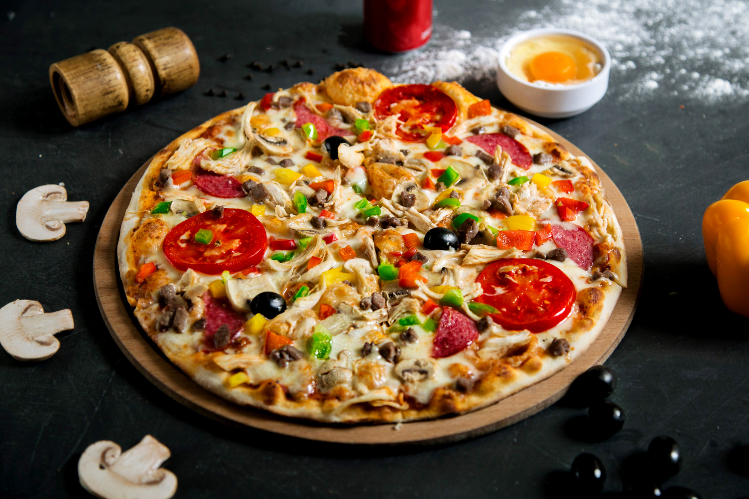 Authentic thin crust pizza Ottawa served fresh with crispy base and rich toppings
